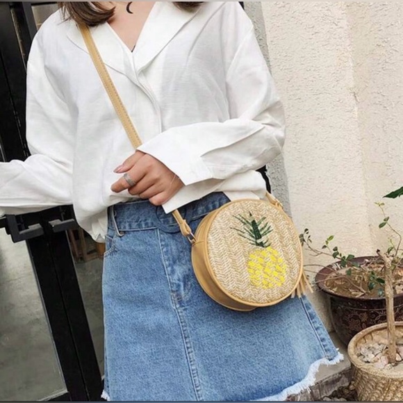 ✨ New ✨Small Pineapple Straw Purse 🍍 - Picture 4 of 6